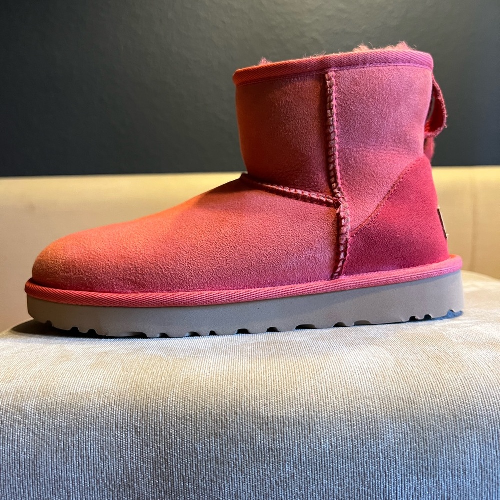 $149 Retail | New Pink UGG lows
